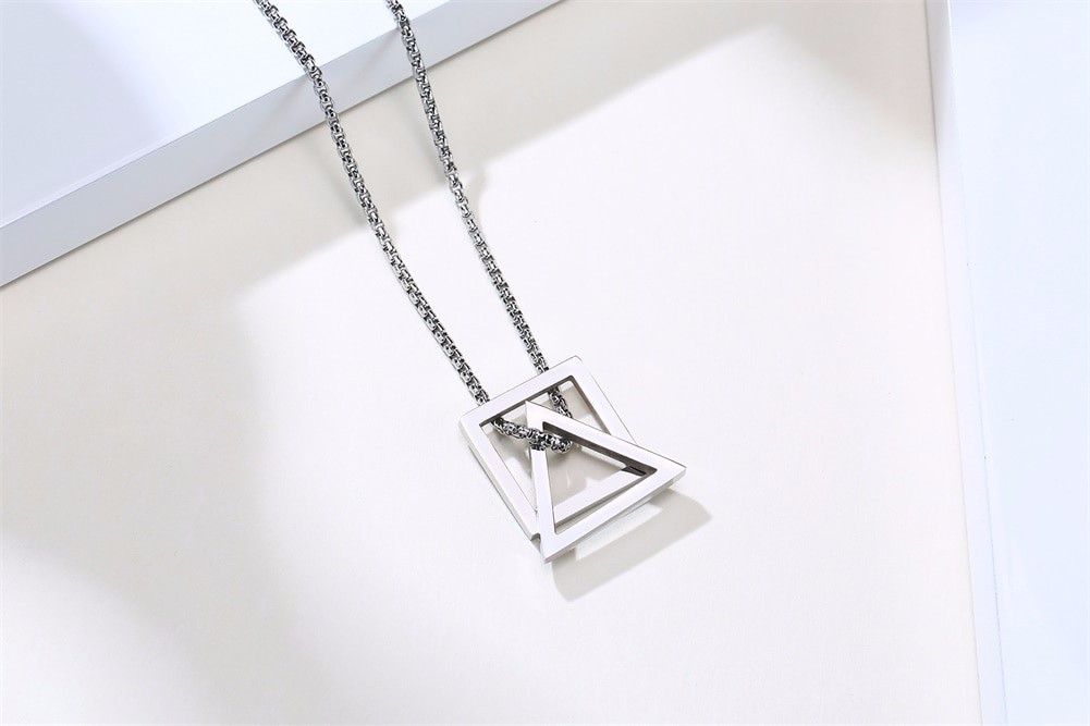 Cadena para hombre en acero inoxidable con figura de triángulo y cuadrado - Imagen 4