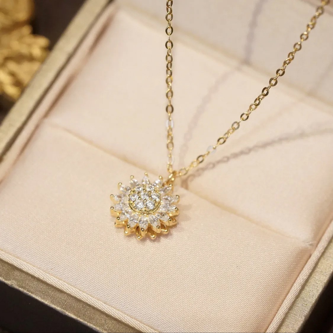 collar-de-girasol-giratorio