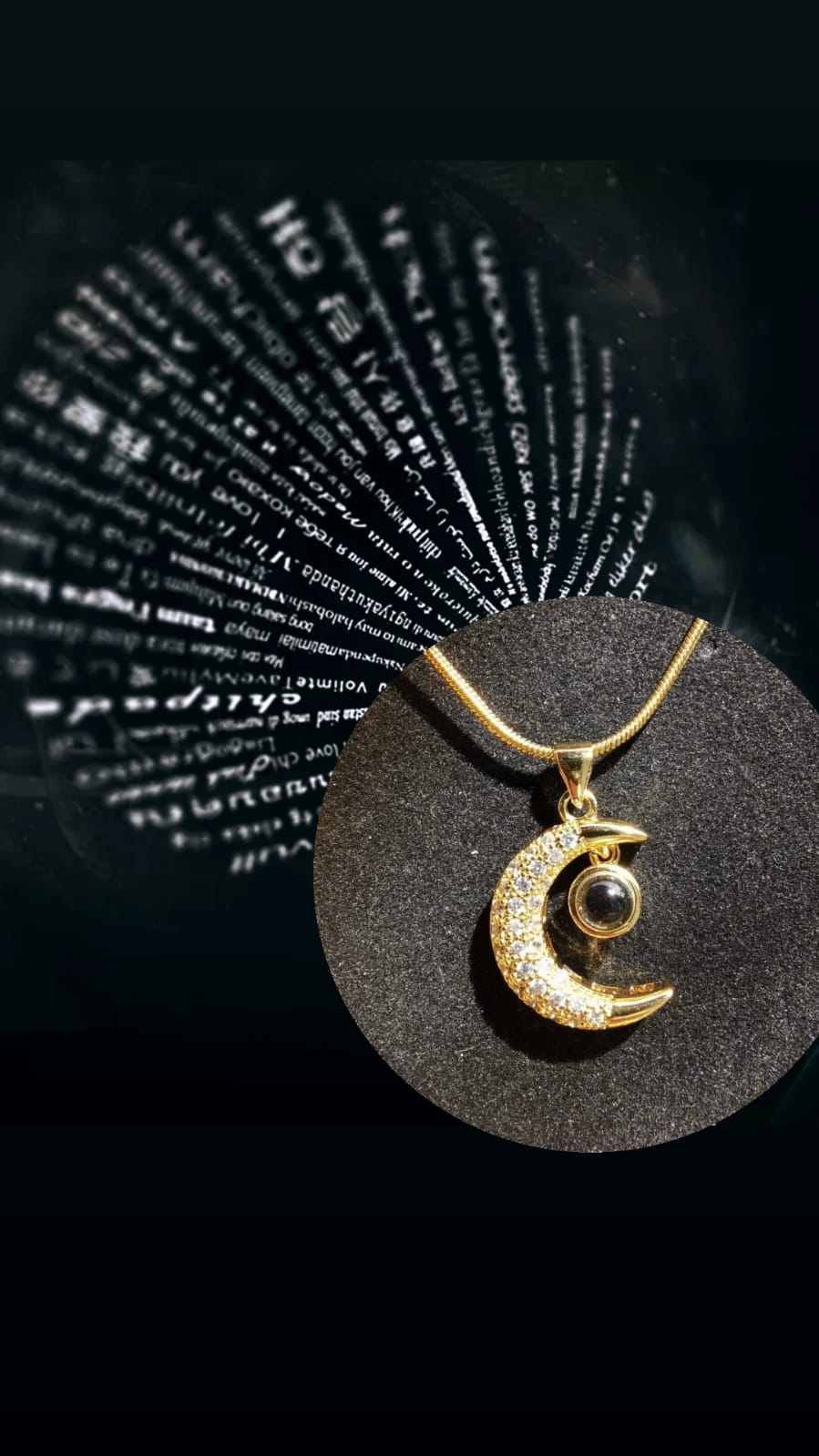 Collar luna proyecta la palabra te amo en 100 idiomas