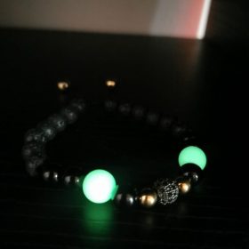 Pulsera luminosa-oscuridad