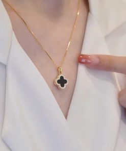 collar trébol