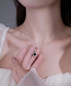 collar trébol